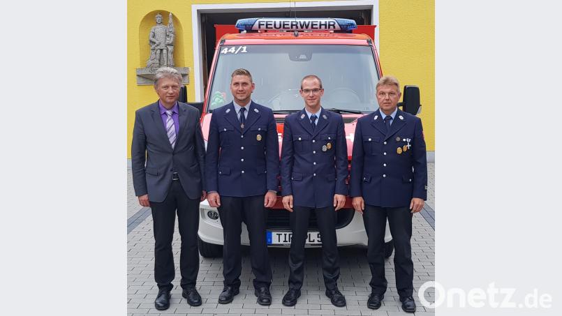 Thomas Riebl ist der neue Kommandant der Feuerwehr Schönkirch. Im Bild (von links): Bürgermeister Lothar Müller, 2.Kommandant Dominik Peter, 1.Kommandant Thomas Riebl sowie der  ehemalige Kommandant Matthias Riebl. exb