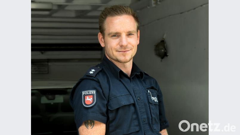 In Niedersachsen dürfen Polizeibeamte nur Tätowierung haben, die von der Uniform verdeckt werden. Das ist auch in Bayern so geregelt. Bild: Holger Hollemann/dpa dpa