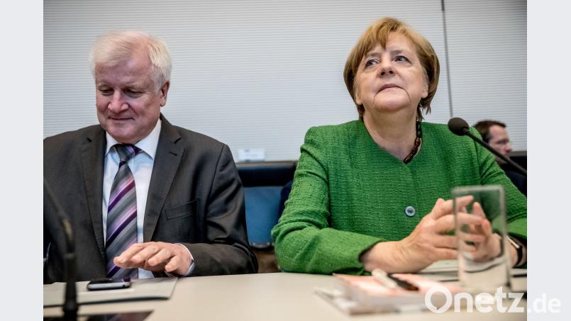 Wie geht es weiter zwischen CSU-Chef Horst Seehofer und Bundeskanzlerin Angela Merkel? Michael Kappeler/dpa