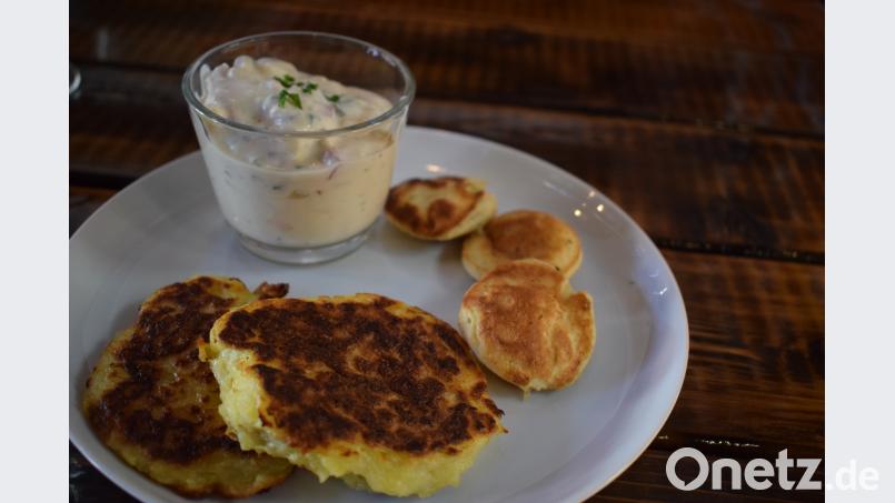 Als Vorspeise gab es im "Edelweiss" im Alten Eichamt in Weiden holländische Poffertjes, Kartoffelrösti und einen cremigen Kartoffeldip. Schulze, Lena