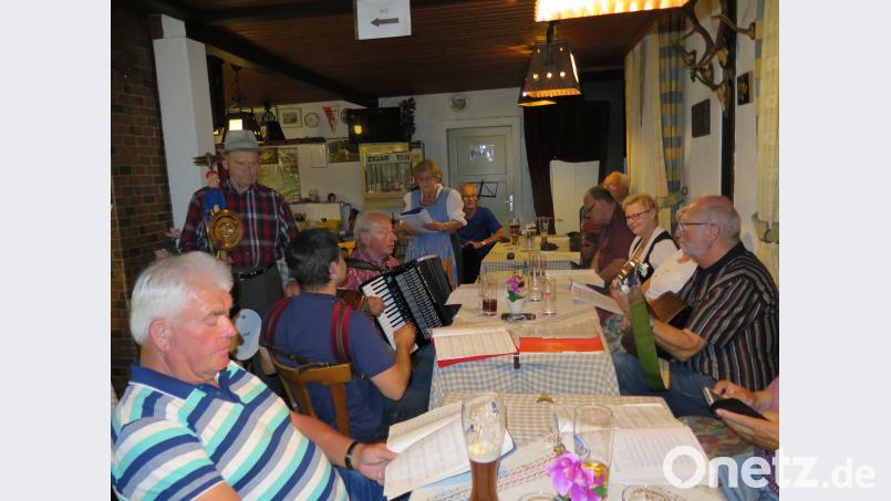 Erstmals hatte Monika Fink in das Gasthaus Waldeslust in Süßenweiher zum Wirtshaussingen eingeladen. jzk