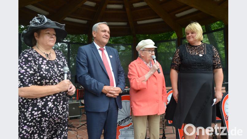 Den Startschuss gaben Petra Vorsatz, Oberbürgermeister Kurt Seggewiß, Anneliese Hein und Gertrud Wittmann. Kunz, Helmut