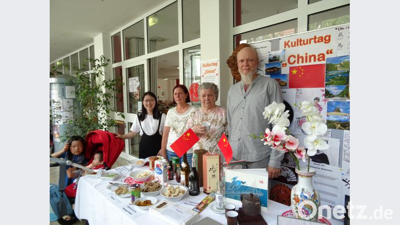 Chinesische Kultur bei den Marienheim-Senioren mit China-Experte Thomas Huber (rechts), der eine Taiji-Vorführung zum Besten gab exb