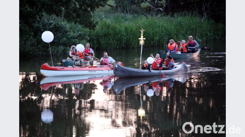 Rund 40 Boote, Kanus und Stand-Paddler  beteiligten sich an der ersten Wallfahrt auf der Naab von Pfreimd nach Nabburg. ggö