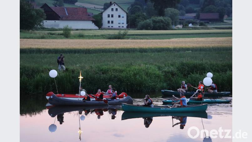 Rund 40 Boote, Kanus und Stand-Paddler  beteiligten sich an der ersten Wallfahrt auf der Naab von Pfreimd nach Nabburg. ggö