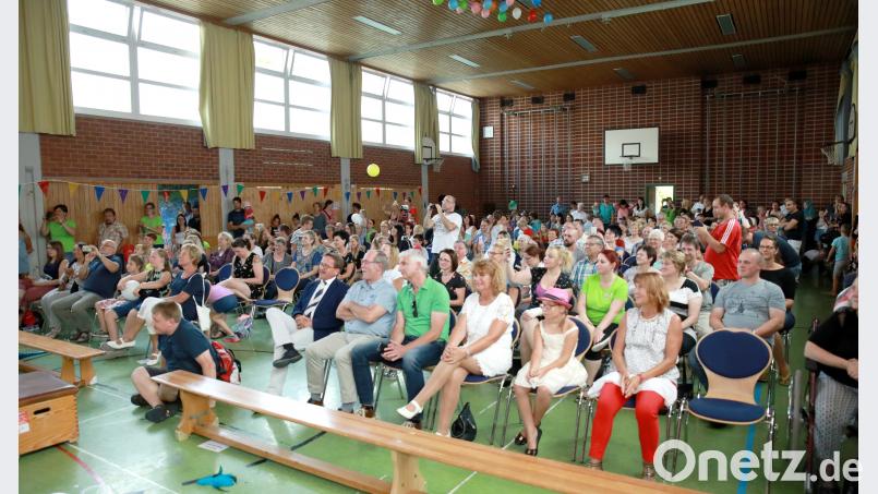 Sehr gut besucht war die Kinderaufführung &quot;1000 Farben hat die Welt&quot; in der Turnhalle. Neumann, Jochen
