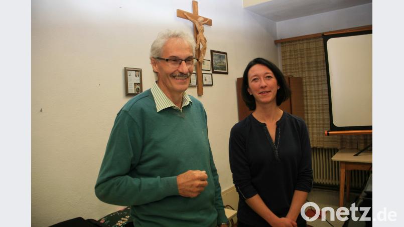KAB-Vorsitzender Willi Greger bedankte sich bei Referentin Kathrin Markhof. wro