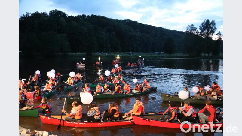 Rund 40 Boote, Kanus und Stand-Paddler  beteiligten sich an der ersten Wallfahrt auf der Naab von Pfreimd nach Nabburg. ggö