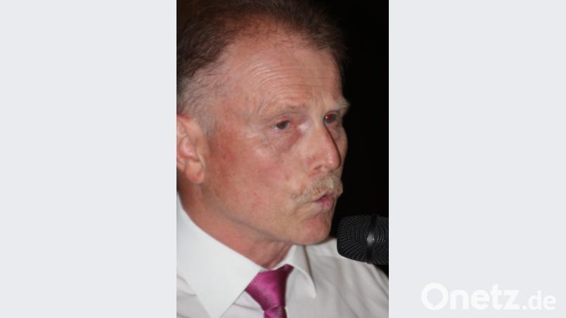 Bürgermeister Max Bindl bei seiner Rede. kro