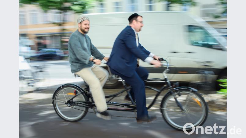 Ambergs Rabbiner Elias Dray (rechts) mit dem Muslimen Ender Cetin Gregor Fischer/dpa