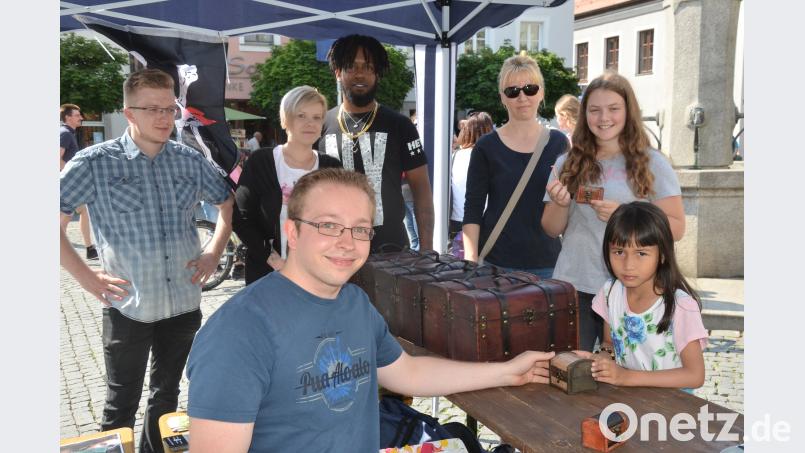 Vor allem kleine Stadtbummler begeistern sich am Samstag für die Schatzsuche in der Innenstadt. Kunz