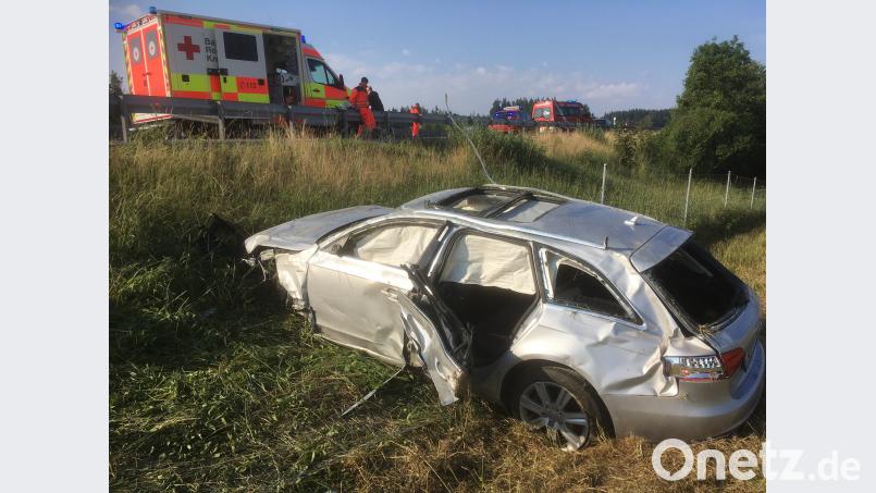 Wer hat diesen Audi in den Graben gefahren?  Diese Frage beschäftigt die Polizei. beg
