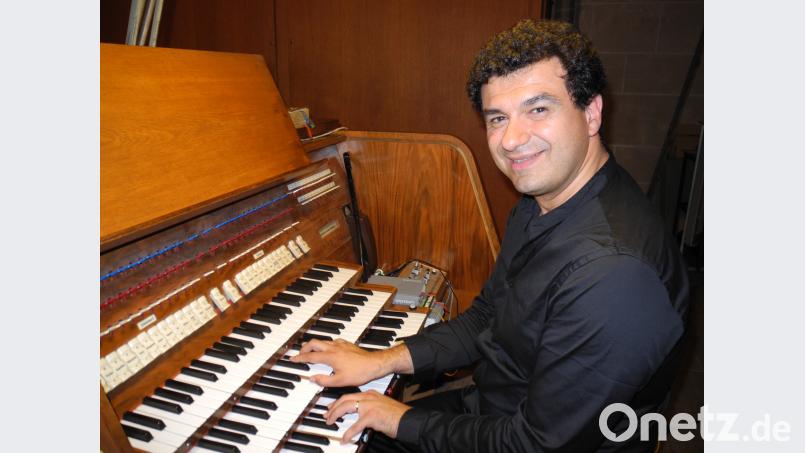 Der italienische Organist Paolo Oreni an der Walcker-Orgel von St. Martin Donhauser, Peter K. [DOK] (don@pkdon.de)