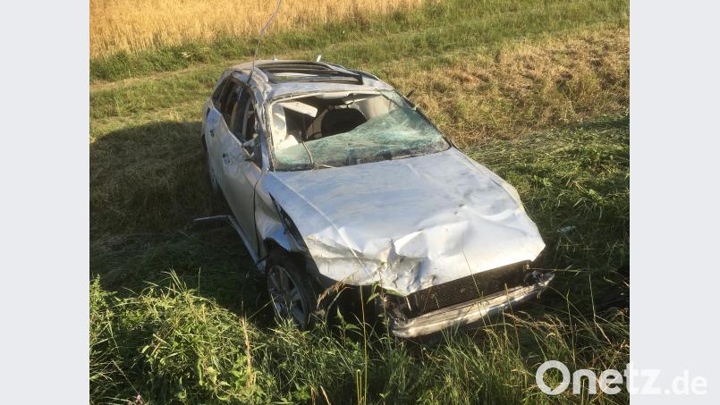 Wer hat diesen Audi in den Graben gefahren?  Diese Frage beschäftigt die Polizei. beg