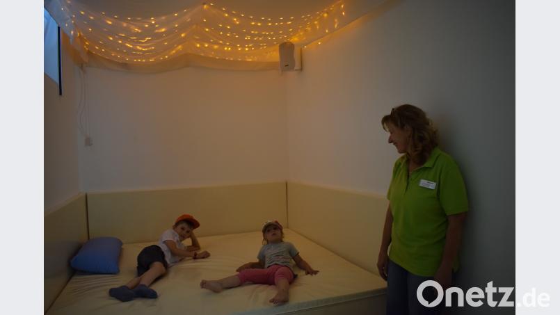 Das Wasserklangbett kommt nicht nur bei den Bewohnern gut an. Auch die Kinder finden es urgemütlich. wku