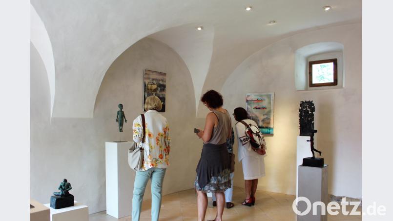 Kunstprojekt im alten Pfarrhof von Aschach. Aus der einstigen Scheune wurde nun eine Galerie. Dagmar Williamson