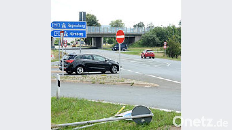 An der Anschlussstelle Frauenricht wird das Staatliche Bauamt Amberg-Sulzbach  mit einer Ampelanlage die Verkehrssicherheit erhöhen. Schönberger