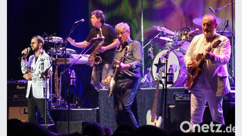 Ex-Beatle Ringo Starr (von links) hat wieder exzellente Musiker in seiner All-Starr-Band, darunter Saxofonist Mark Rivera, Graham Gouldman (10cc) und Colin Hay (Men At Work). Helmut Kunz
