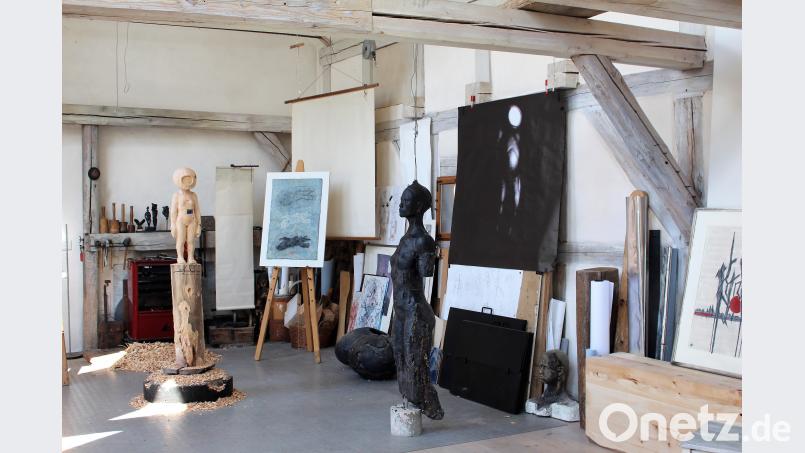 Über der Galerie entstand das lichtdurchflutete Atelier von Hanna Regina Uber - inspirierend und voller Kreativität. Dagmar Williamson