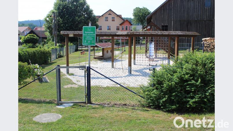 Bildanhang
Der Spielplatz ist nach dem Abriss des alten Schützenstadels und der Errichtung einer Treppe zum Burgturm das nächste Planungsprojekt der 
Dorferneuerung. mnt
