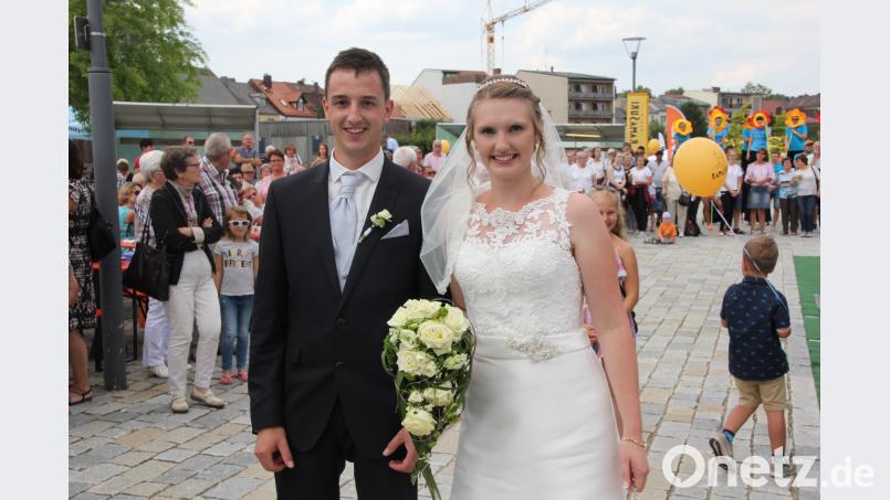 Anja Hecht und Stefan Kulzer haben geheiratet. Vor dem "Seenario" gab es einen tollen Empfang für das junge Brautpaar. kro