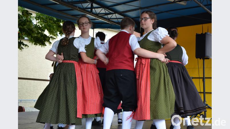 Die Wiesauer Moidla beim Tanzen jr