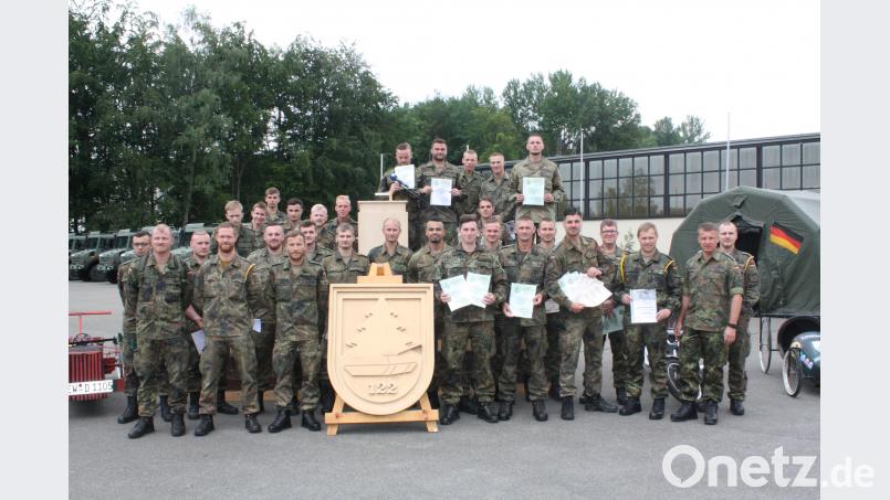 Zum Abschluss der Sportwoche des Panzergrenadierbataillons 122 freuten sich zahlreiche Soldaten über die Honorierung ihrer sportlichen Leistungen, lg