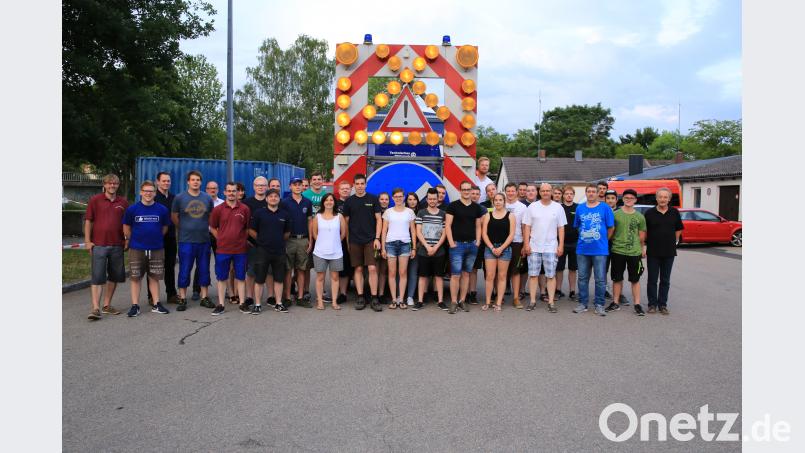 Aktive aus den Reihen von Amberg-Sulzbacher Feuerwehren und THW machten sich gemeinsam fit für Einsätze auf der Autobahn.  [EGL]