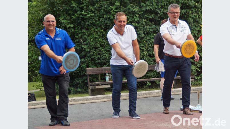 Max Weindler, Thomas Stalla und  Bürgermeister Martin Birner (von links) eröffneten das Turnier. agr