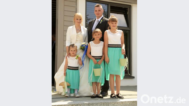 Nach der standesamtlichen Hochzeit zum zehnten Jahrestag im Mai geben sich Samara und Christopher Klier auch das kirchliche Jawort. idu