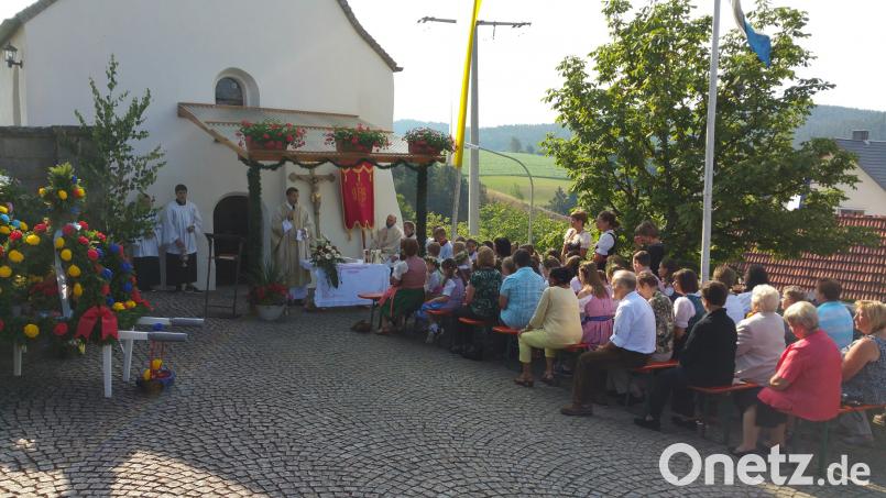 Dekan Michael Hoch und Pfarrer Hans Spitzhirn gestalteten den Freiluftgottesdienst zum Benno-Fest. slh