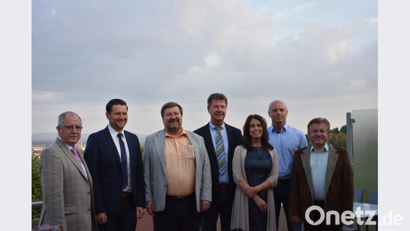 Auf der dritten Generalversammlung der TIR-Energie eG wurde der Vorstand und der Aufsichtsrat neu gewählt. Vertreter des bayerischen Genossenschaftsverbands Max Riedel (Dritter von links) war Ehrengast. lue