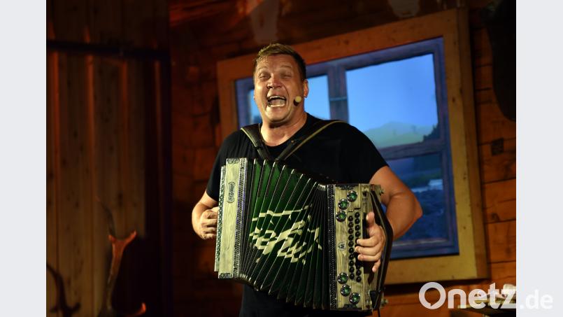 Mit seiner Steirischen Harmonika begeistert &quot;Da Bobbe&quot; seine Fans. Benedikt Grimm