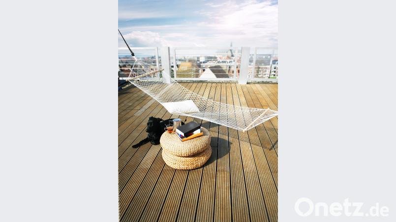 Abseits vom Alltag und doch ganz nah liegt das Urlaubs- und Erholungsparadies Balkonien. stock.adobe.com/the lightwriter