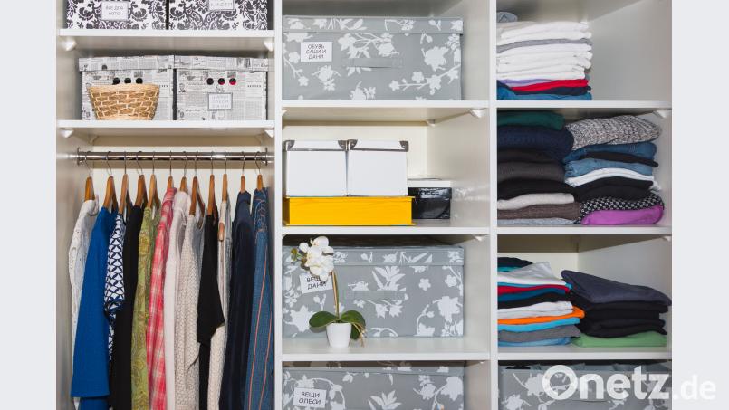 Es fängt bereits am frühen Morgen an. Schon vor dem übervollen Kleiderschrank müssen die meisten von uns eine Vielzahl von Entscheidungen treffen. Bild: stock.adobe.com/0605alex