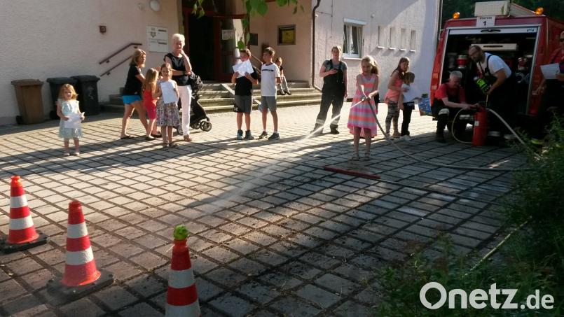 Viel Spaß haben die Kinder beim Sommerfest des Kindergartens St. Josef Hütten. rku