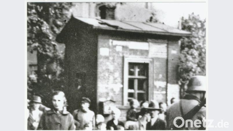 Foto des Amberger Pflasterzollhäuschens zwischen dem jetzigen Kreisverkehr und dem Nabburger Tor (schß)
