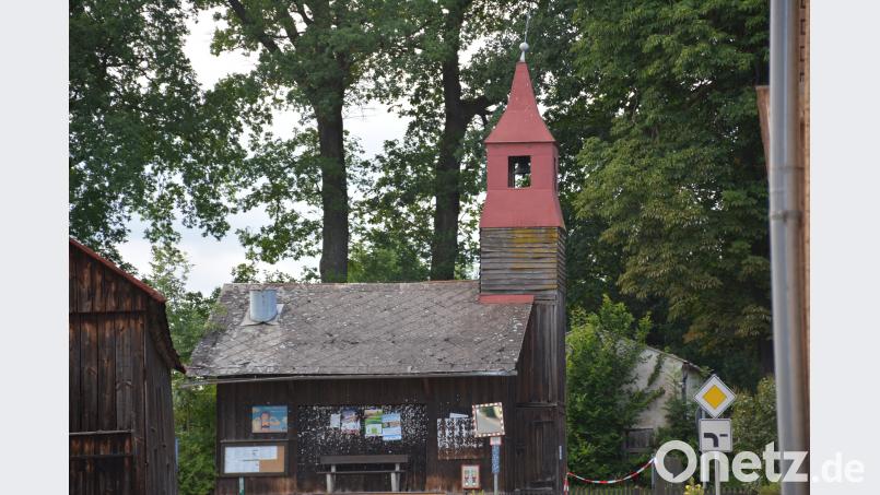Der alte Schuppen samt Glockenturm soll weg. Noch ist unklar, an welcher Stelle in Guttenthau die Glocke künftig läuten wird. ak