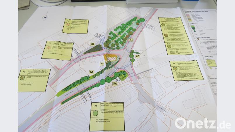 Die Skizze des Staatlichen Bauamtes zeigt den Kreisel im Bereich der Straße "Zum Bahnhof"-Niedermuacher und Eigelsberger Straße. Im Bereich der Allee (oben links), an der Bushaltestelle in der Eigelsberger Straße (Mitte rechts) und in der Niedermuracher Straße beim BRK (unten links) müssen einige Bäume weichen. Dafür gibt es aber wieder Ersatzpflanzungen. Köppl