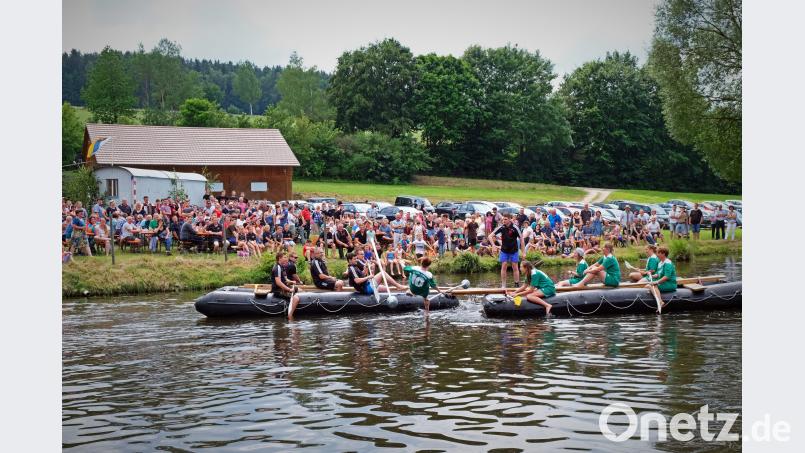 Nur gegen den Sieger, die  Feuerwehr Stein, mussten sich die Nabburger Fußballmädchen geschlagen geben. twi