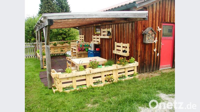 von Eltern gestaltete Gartenküche ld