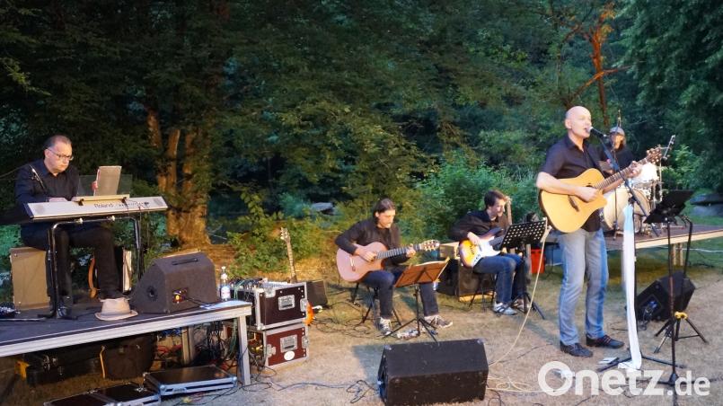 Abwechselnd mit dem Chor boten die fünf exzellenten Musiker von „Just one more“ Musik vom Feinsten. weu