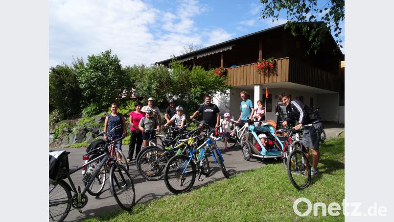 Die Freien Wähler gehen auf Radltour nach Altensteinreuth. ak