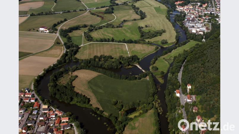 Am Krondorfer Wehr zwischen Fronberg (oben rechts) und Krondorf (unten links) soll eine Wasserkraftanlage entstehen. Dagegen sprechen sich LBV und Kanuten aus. Götz
