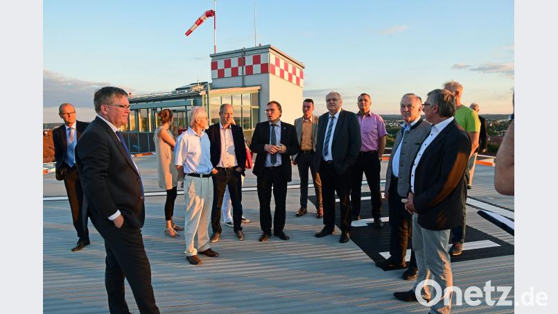 Ein buchstäblicher Höhepunkt der Besprechung der CSU-Stadtratsfraktionen aus Amberg und Weiden war die Besichtigung der Hubschrauber-Landeplattform des Klinikums St. Marien in Amberg. Petra Hartl