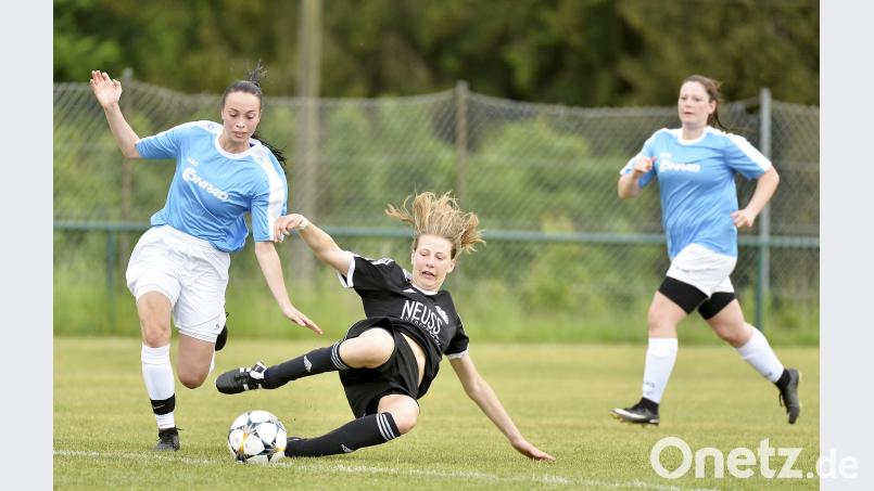 Der TSV Theuern (links Selina Daubenspeck, rechts Alexandra Simon)  ist als Landesligist das klassenhöchste Frauenfußball-Team aus dem Raum Amberg-Sulzbach. Ziegler