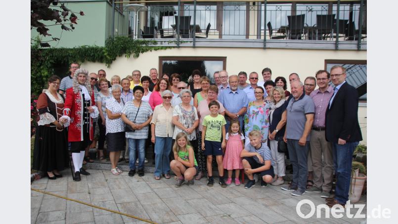 Die Gäste vom CSU-Ortsverband Heilsbronn stellten sich zusammen mit der Delegation des Ortsverbandes Oberviechtach und vom Doktor-Eisenbarth-Festspielverein zu einem Erinnerungsfoto auf. frd