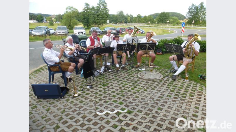 Eine Abordnung der Dieterskirchner Blaskapelle brachte sich beim Musikantentreffen zu Gehör. Mandl, Adolf [MAD] (adolf.mandl@gmx.de)