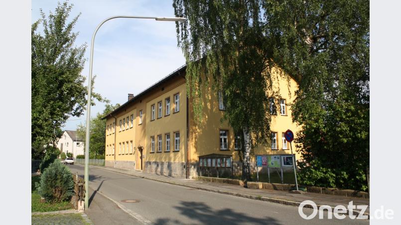 Die Fassadenrenovierung am Haus der Vereine ist abgeschlossen, doch noch laufen die Arbeiten im Gebäudeinnern: Die Verzögerung der Bauarbeiten, die erst Ende August zum Abschluss kommen, bedauerte Vizebürgermeister Max Schwärzer in der Haushaltssitzung des Stadtrats. bjp