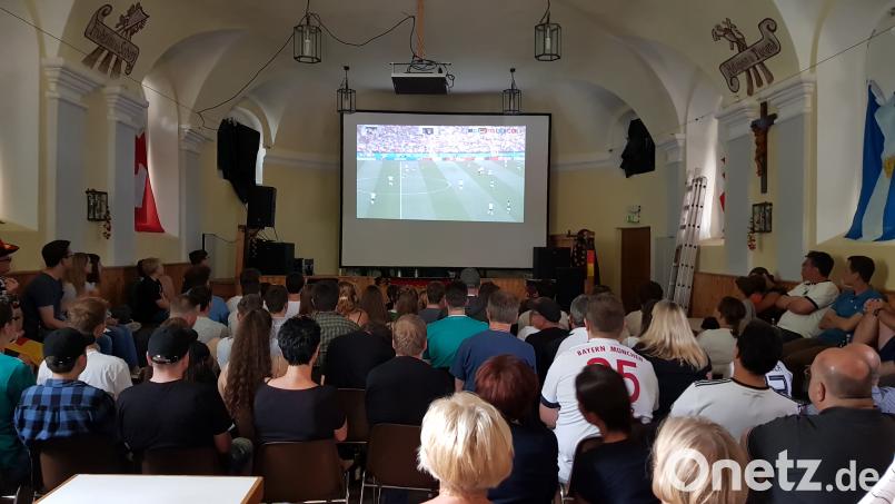 Volles Gesellenhaus beim ersten Spiel der Nationalmannschaft kaz